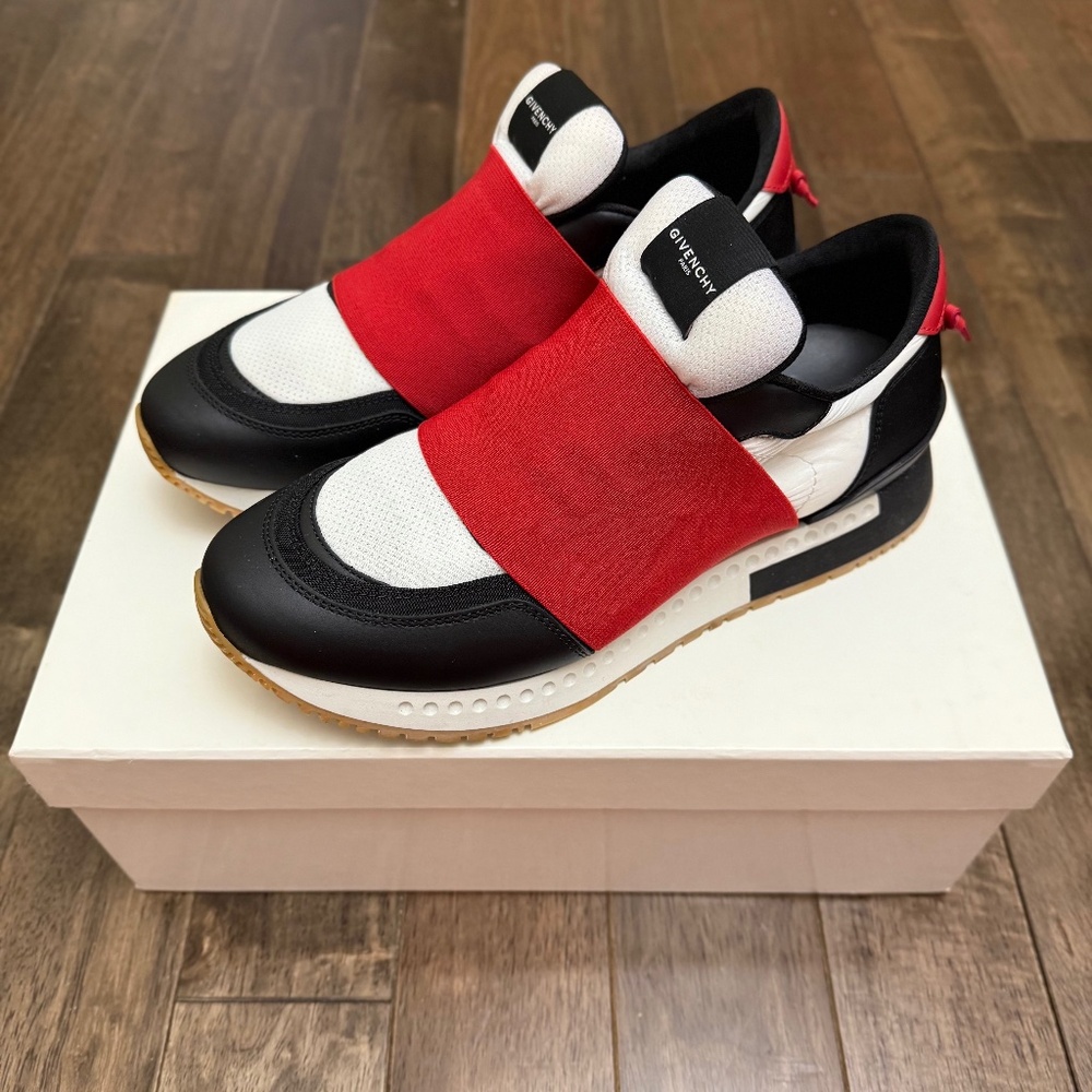 Givenchy Men's Runner Elastic Sneakers in sz 40 EU/7 US in black/white/red
